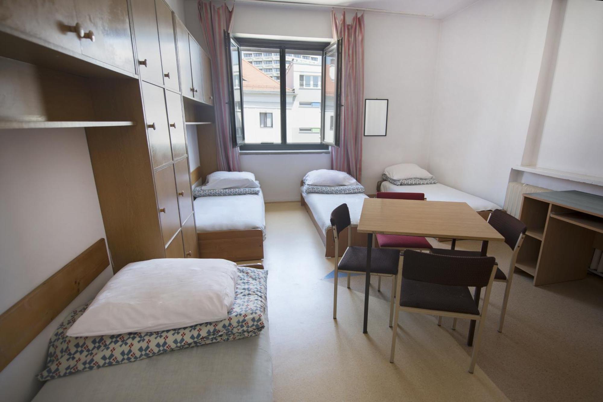 Dizzy Daisy Hostel Wroclaw Room photo
